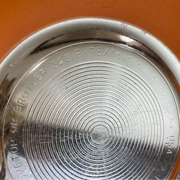 VINTAGE PYREX Round Mixing Bowl #323 Peach with Clear Bottom 1.5L Vintage Retro - Picture 10 of 14